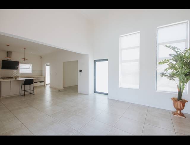3 BEDROOM FREEHOLD TO LET IN PARKLANDS NORTH